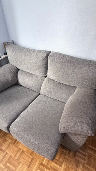 Sofá gris de tela