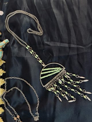 Collar Étnico con Flecos y Cuentas