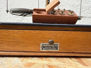Balanza de joyero antigua F. Berenguer Barcelona