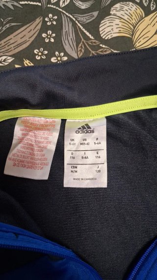 Chaqueta Deportiva Adidas Azul y Negra.Talla 6-116