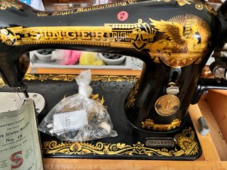Máquina de coser Singer antigua