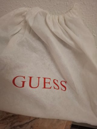 Bolso Guess Gris con Logo