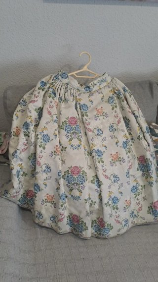 Traje de Fallera Color Crema con Flores