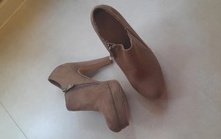 Zapatos Abotinados de Tacón Marrones