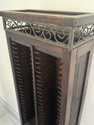Mueble Auxiliar Estrecho de Madera