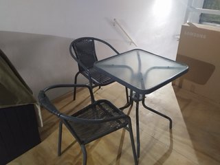 Conjunto de Balcón: Mesa y 2 Sillas