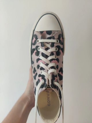 Zapatillas Converse leopardo rosa y morado