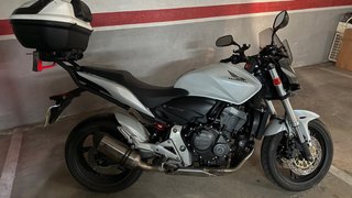 Honda CB600F Hornet 600 – 18.500 km – Akrapovič –