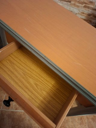 Mesa de cocina con cajón