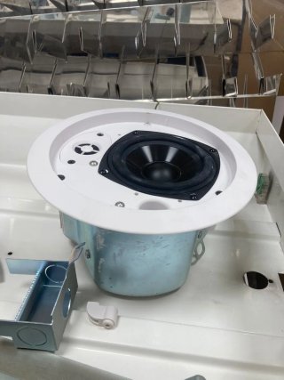 Altavoces JBL Blancos Empotrables.