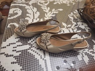 Zapatos de Tacón Pitillos Dorados Talla 38
