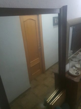 Espejo Grande con Marco de Madera.