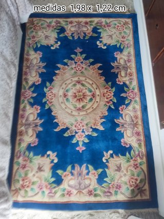 Conjunto de alfombra grande y dos pequeñas