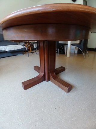 Mesa Circular Expandible de Cedro