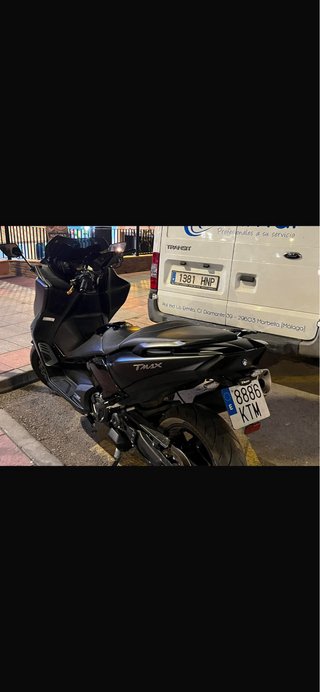 Yamaha TMAX Negra