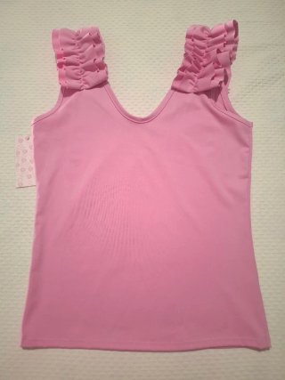 Top rosa con tirantes de volantes fruncidos