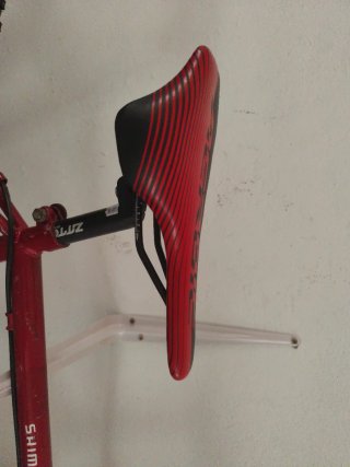 Bicicleta Antigua Roja Ruedas nuevas .y reparada.