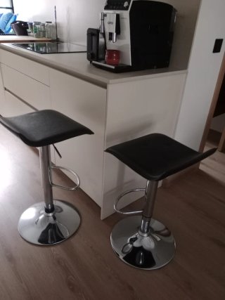 Banqueta de cocina elevable negra