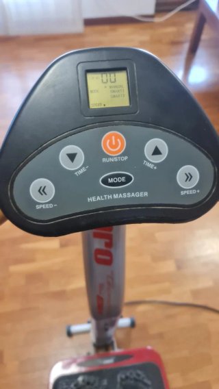 Plataforma Vibratoria BH Fitness con Manillar