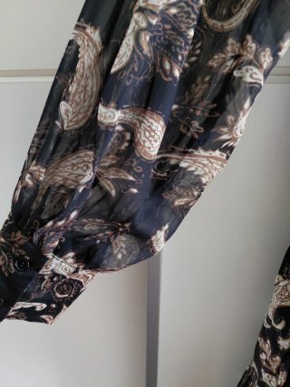 Vestido Estampado con Lazo.Botones espalda y forro