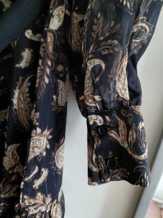 Vestido Estampado con Lazo.Botones espalda y forro