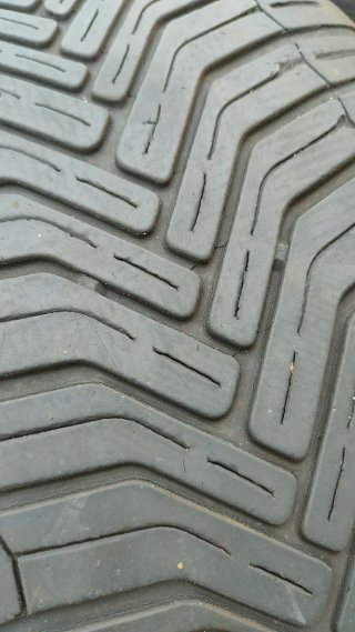 4 Neumáticos Michelin 245/45/18