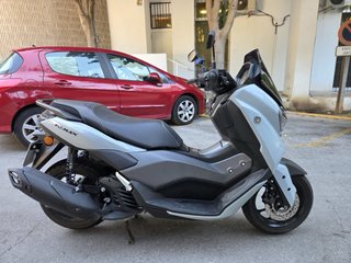 Yamaha NMAX Maxi Scooter Gris/Negro