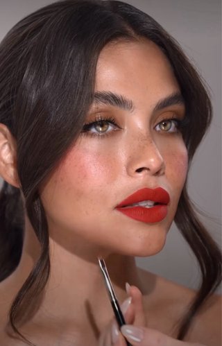 MAQUILLADORA Y PELUQUERA PROFESIONAL