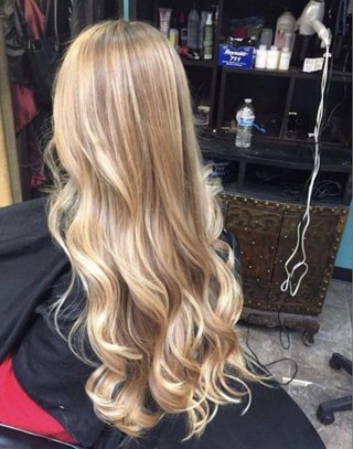 MAQUILLADORA Y PELUQUERA PROFESIONAL