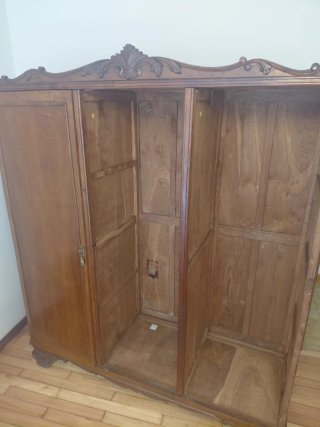 Armario Antiguo de Madera
