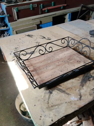 Canasta Decorativa de Metal y Madera