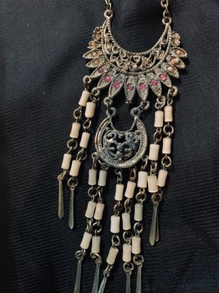 Collar Étnico Plateado con Flecos