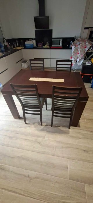 Mesa comedor con 4 sillas