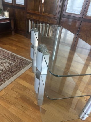 Mesa de cristal y metal
