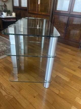Mesa de cristal y metal