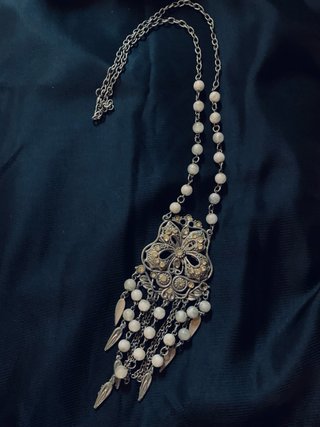 Colgante Vintage Plateado con Perlas