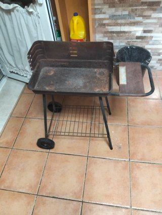 Barbacoa de Metal con Ruedas