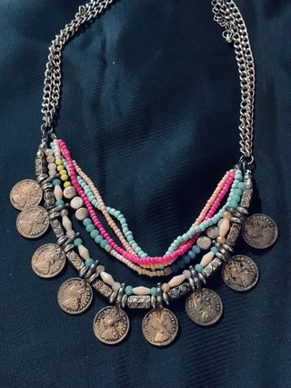 Collar Boho Chic con Monedas y Cuentas