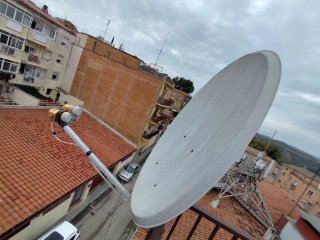 Antena Parabólica con Receptor