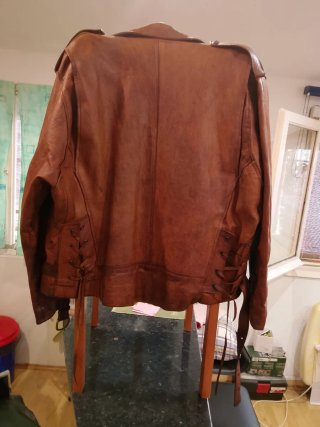 Chaqueta de cuero marrón