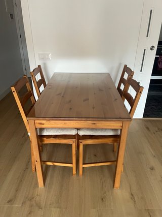 Mesa comedor cristal y 4 sillas madera