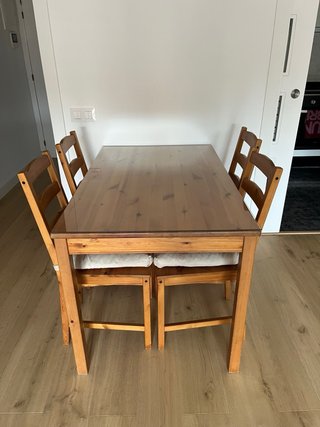 Mesa comedor cristal y 4 sillas madera