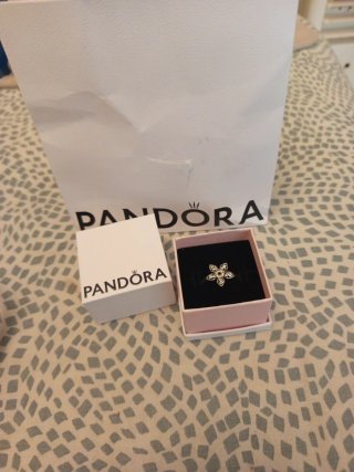 Anillo Pandora con diseño stranger things