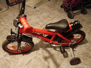 Bicicleta Infantil Roja con Ruedines