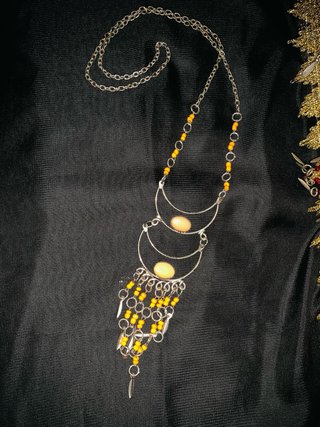 Collar Étnico Amarillo y Plateado