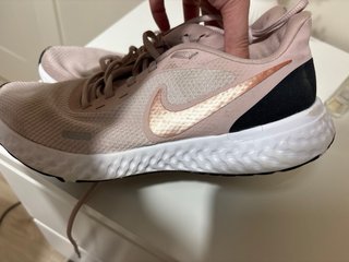 Zapatillas Nike Running Rosa y Dorado