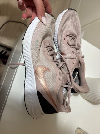 Zapatillas Nike Running Rosa y Dorado