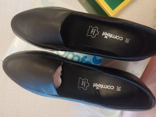 Zapatos de tacón Comfeet negros