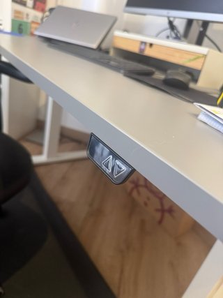 Escritorio elevable eléctricamente