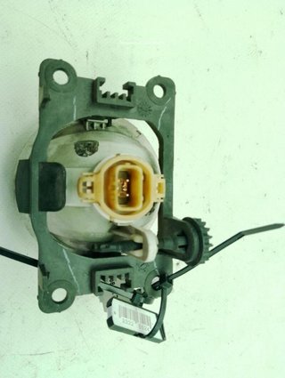 Peugeot 23226524 faro antiniebla 9675450980 2008